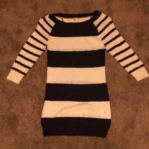 Lightweight maternity sweater